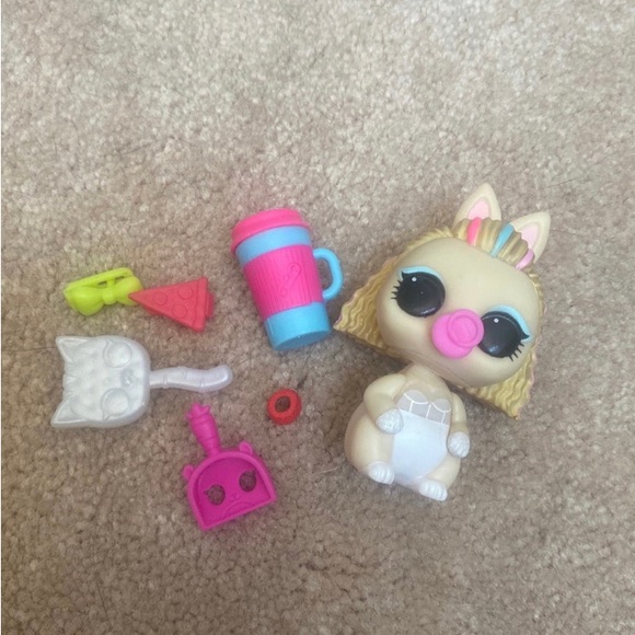 LOL Fluffy Pets 80's Bunny  Baby B.B. Pet Doll Color Changer Winter Disco - Picture 2 of 3